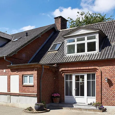 Guest house Nora Gamle Skole Bed & Kitchen 2*
